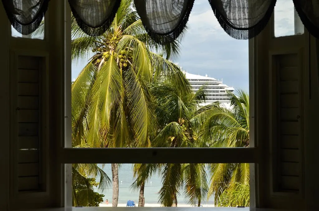 Beach Castle At Sandcastles Ocho Rios 3*,